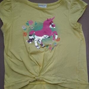 GIRLS UNICORN TSHIRT SIZE 7.